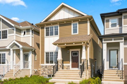 8 Snowberry Common Se, Calgary, AB 