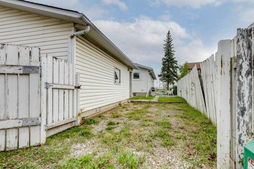 844 Rundlecairn Way Ne, Calgary, AB 