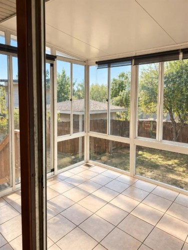 27 Castlebrook Court Ne, Calgary, AB 