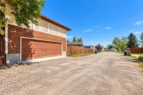 27 Castlebrook Court Ne, Calgary, AB 