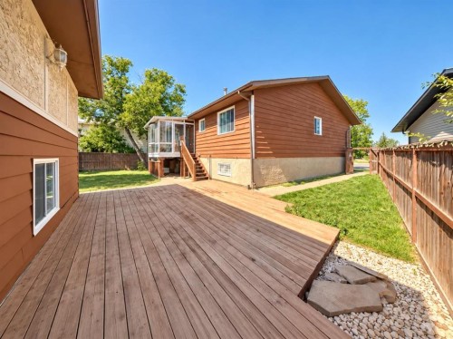 27 Castlebrook Court Ne, Calgary, AB 