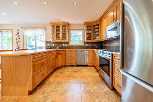 116 Queensland Place Se, Calgary, AB 