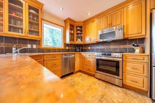 116 Queensland Place Se, Calgary, AB 