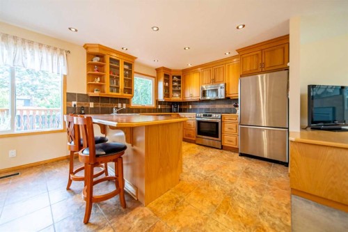 116 Queensland Place Se, Calgary, AB 
