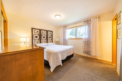 116 Queensland Place Se, Calgary, AB 