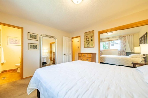 116 Queensland Place Se, Calgary, AB 