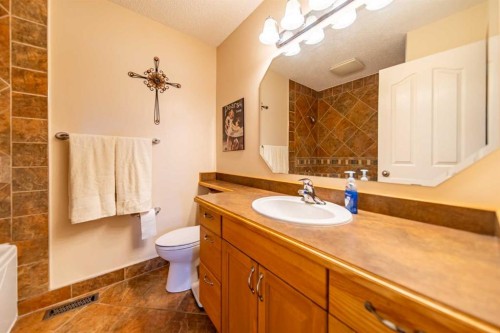 116 Queensland Place Se, Calgary, AB 