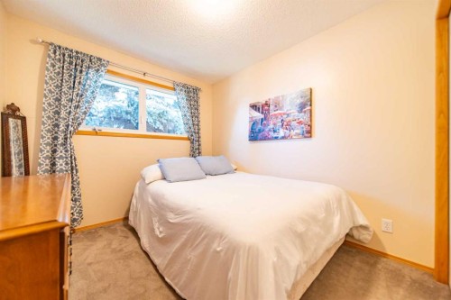 116 Queensland Place Se, Calgary, AB 