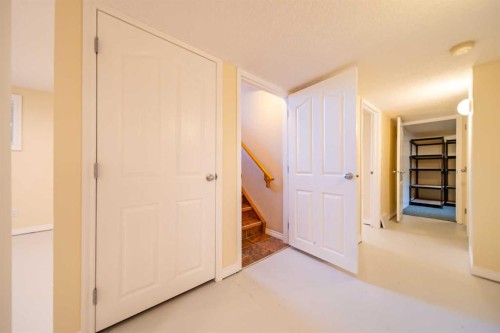 116 Queensland Place Se, Calgary, AB 