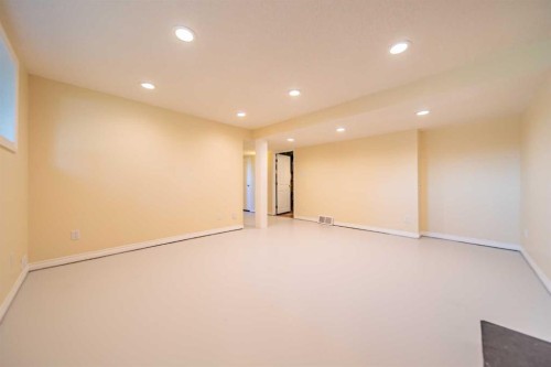 116 Queensland Place Se, Calgary, AB 