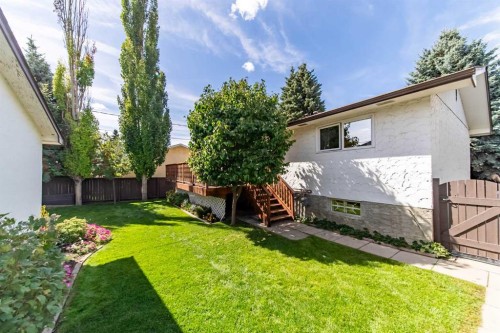 116 Queensland Place Se, Calgary, AB 