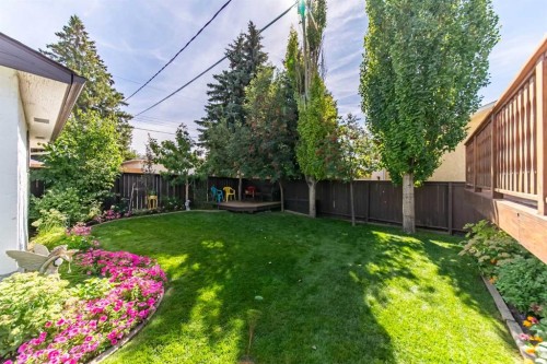 116 Queensland Place Se, Calgary, AB 