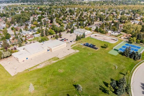 116 Queensland Place Se, Calgary, AB 