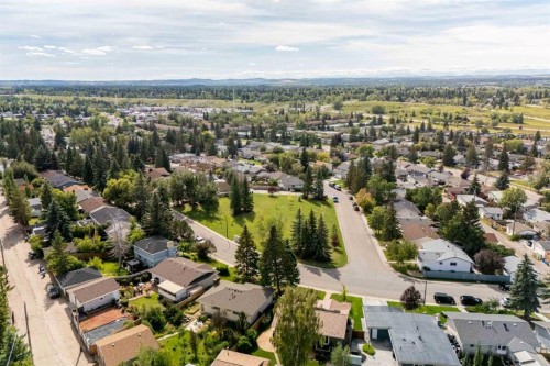 116 Queensland Place Se, Calgary, AB 