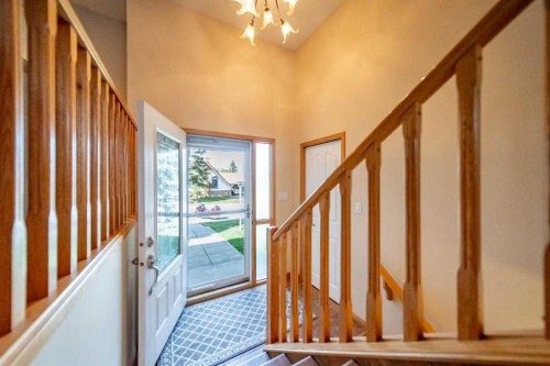 116 Queensland Place Se, Calgary, AB 