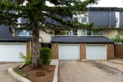 386 Brae Glen Crescent SW Calgary, AB T2W 1B6