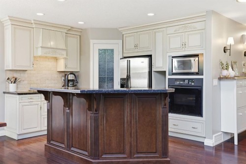 112 Drake Landing Common, Okotoks, AB 