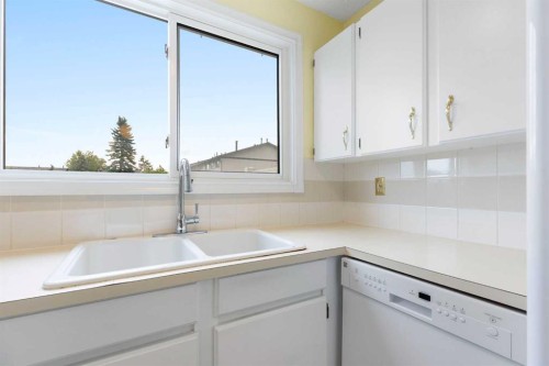 22-740 Bracewood Drive Sw, Calgary, AB 