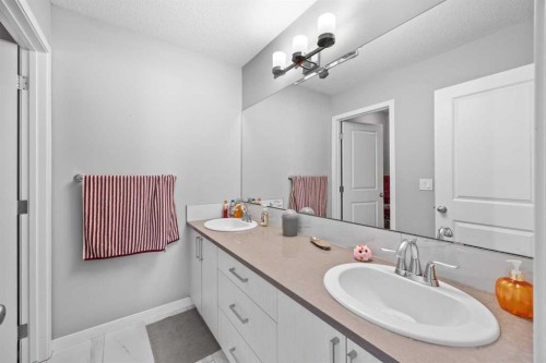 38 Seton Manor Se, Calgary, AB 
