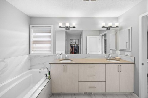 38 Seton Manor Se, Calgary, AB 