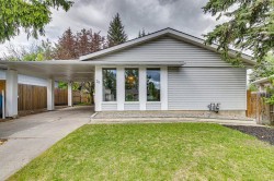 28 Cantrell Bay SW Calgary, AB T2W 2C2