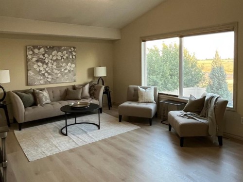 226 Gateway Manor SOUTH, Lethbridge, AB T1K 5S1 2