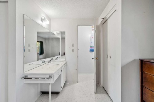 24 Mapleglade Close Se, Calgary, AB 