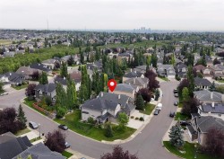 133 Strathlea Court SW Calgary, AB T3H 4R8