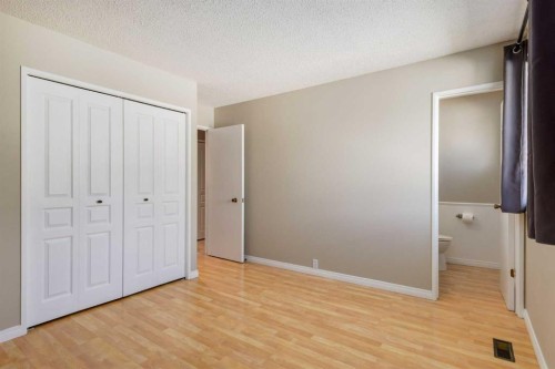 728 Canfield Place Sw, Calgary, AB 