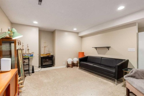 728 Canfield Place Sw, Calgary, AB 