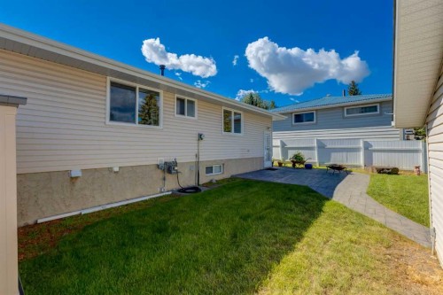 728 Canfield Place Sw, Calgary, AB 