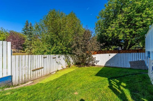 135 Sandarac Place Nw, Calgary, AB 
