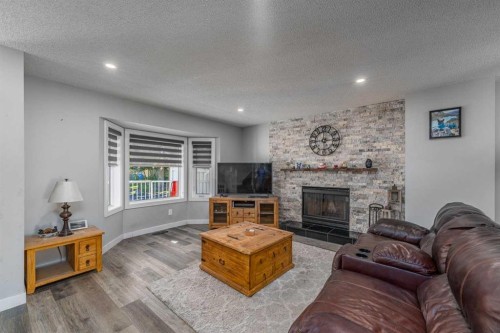 135 Sandarac Place Nw, Calgary, AB 