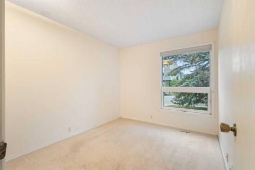 112 Silverthorn Road Nw, Calgary, AB 