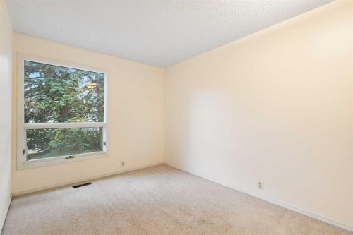 112 Silverthorn Road Nw, Calgary, AB 