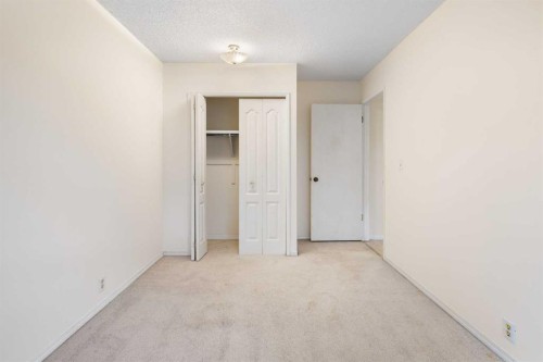 112 Silverthorn Road Nw, Calgary, AB 