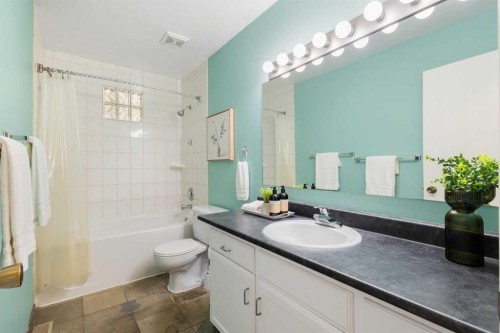 112 Silverthorn Road Nw, Calgary, AB 