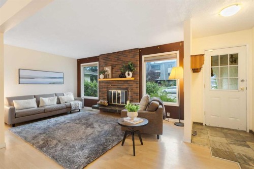 112 Silverthorn Road Nw, Calgary, AB 