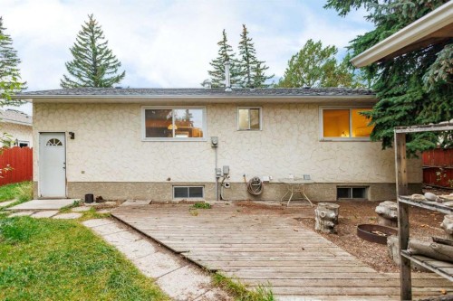 112 Silverthorn Road Nw, Calgary, AB 