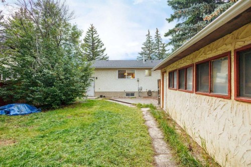 112 Silverthorn Road Nw, Calgary, AB 