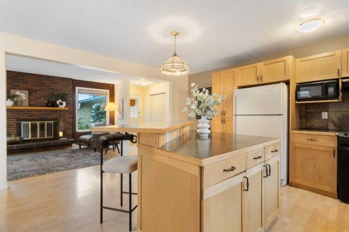 112 Silverthorn Road Nw, Calgary, AB 