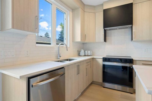 426 13 Avenue Ne, Calgary, AB 