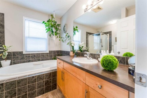 643 Everridge Drive Sw, Calgary, AB 