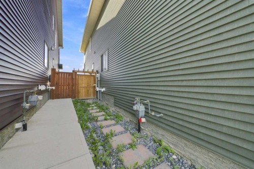 223 Savanna Way Ne, Calgary, AB 