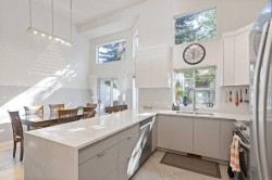12 Kingsland Villas SW Calgary, AB T2V 5J9