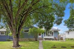 23 Winslow Crescent SW Calgary, AB T3C 2R2