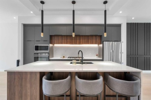2431 6 Avenue Nw, Calgary, AB 