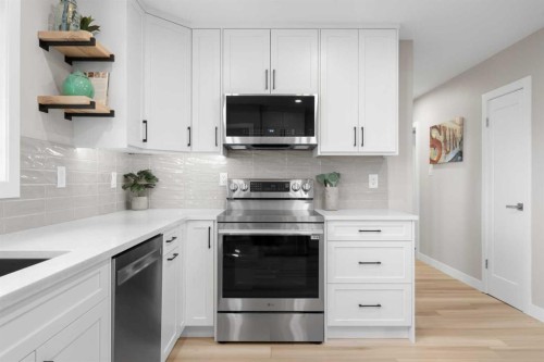 8343 48 Avenue Nw, Calgary, AB 