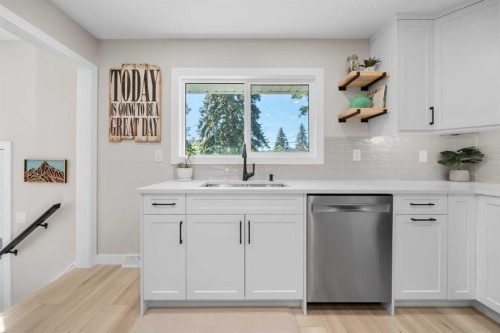 8343 48 Avenue Nw, Calgary, AB 