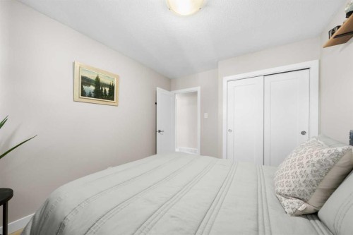 8343 48 Avenue Nw, Calgary, AB 